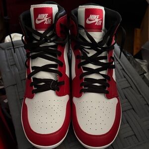 Nike Air Jordan 1 Midtop Cleet in the Chicago color way size 15 without box